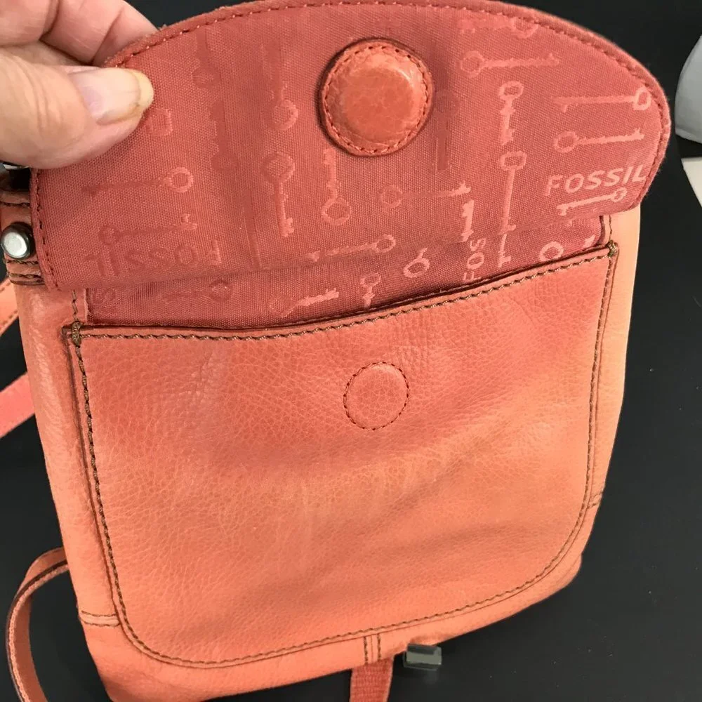 Peach Leather Fossil Crossbody bag
